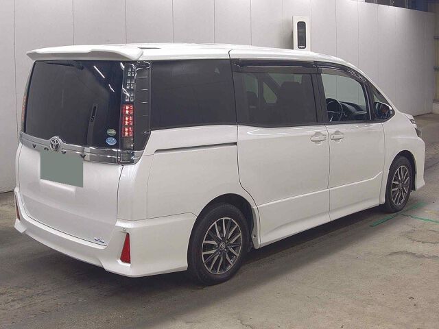 2015 Toyota Voxy ZS auction photo 5