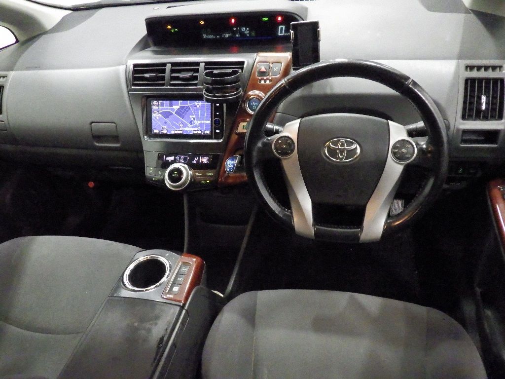 2012 Toyota Prius Alpha S Touring Selection auction photo 3