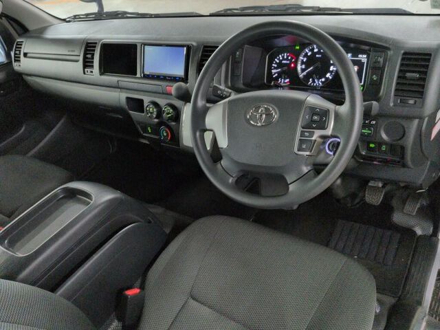 2025 Toyota Hiace DX auction photo 3