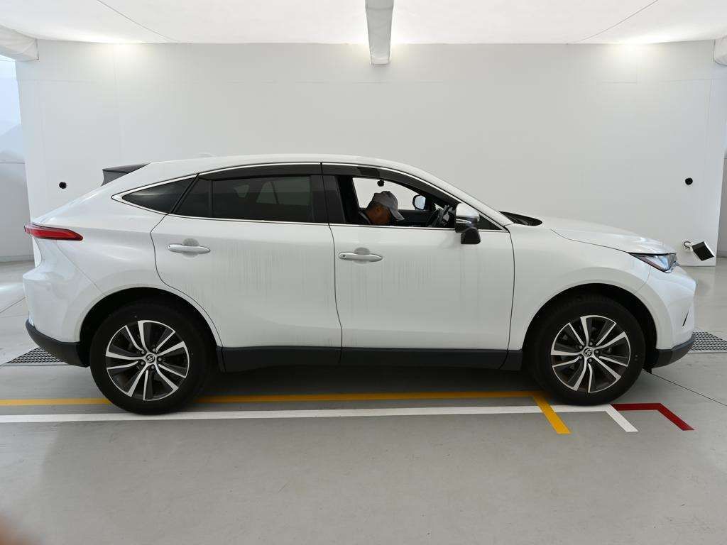 2024 Toyota Harrier G auction photo 3