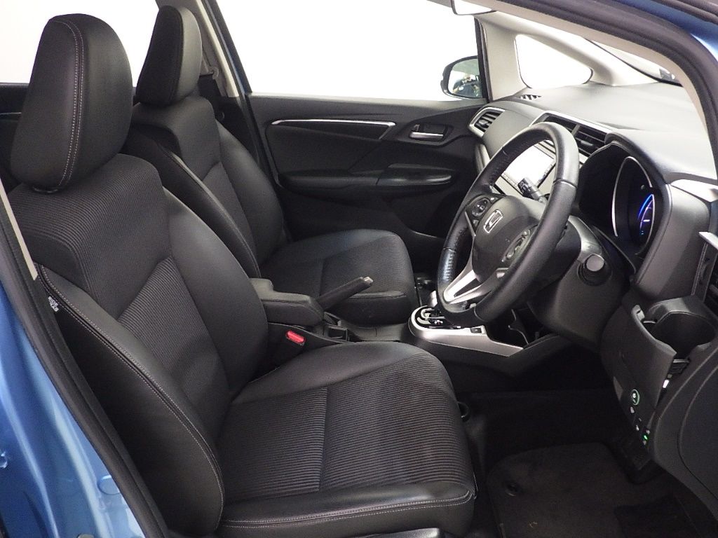 2018 Honda Fit ハイブリッドLホンダセンシング auction photo 6