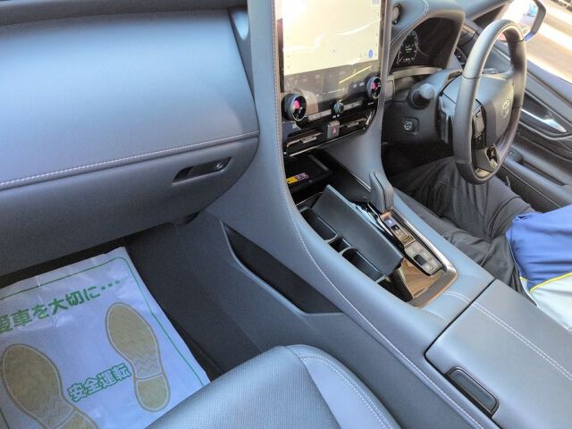 2025 Toyota Vellfire Z Premier auction photo 3