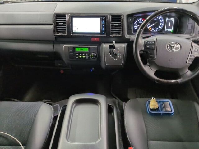 2021 Toyota Hiace LスーパーGLダーク2 auction photo 3