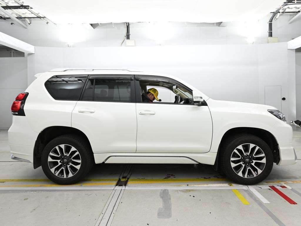 2022 Toyota Land Cruiser Prado TX Lパッケージ 4WD auction photo 3