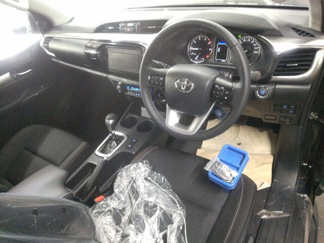 2023 Toyota Hilux Z 4WD auction photo 3