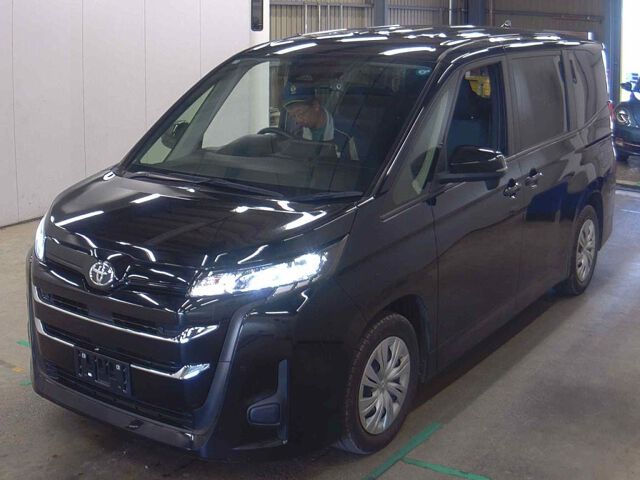 2023 Toyota Noah X auction photo 4