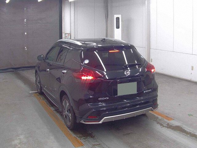 2022 Nissan Kicks X Two-Tone Interior Edition auction photo 2