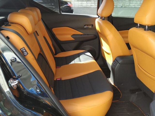 2022 Nissan Kicks X Two-Tone Interior Edition auction photo 6