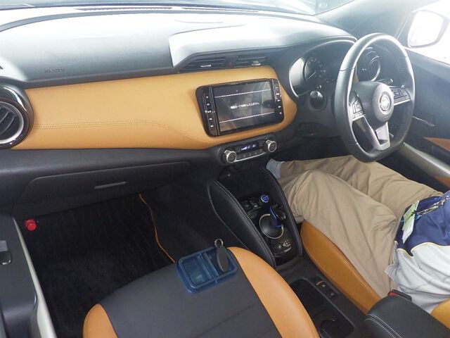 2021 Nissan Kicks X Two-Tone Interior Edition auction photo 3