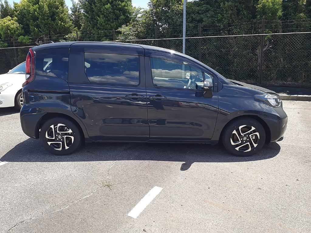 2023 Toyota Sienta ハイブリッドG auction photo 3