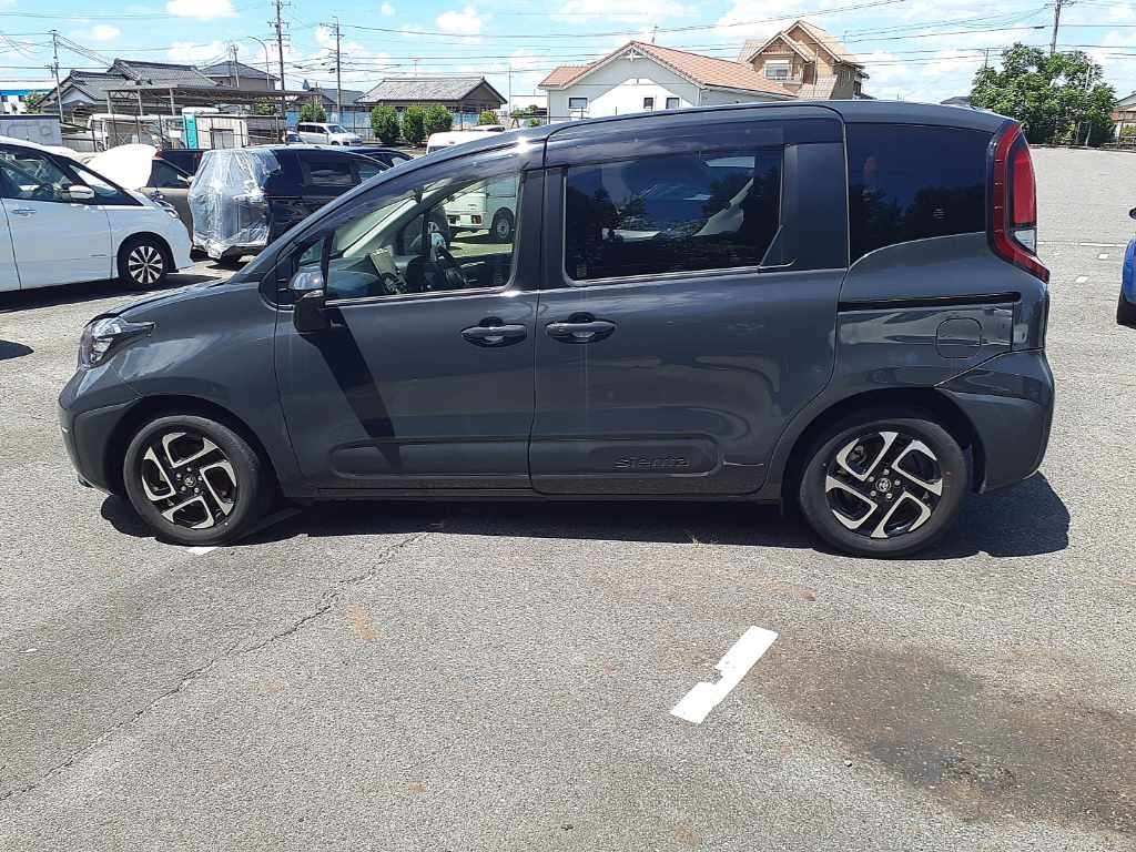 2023 Toyota Sienta ハイブリッドG auction photo 4