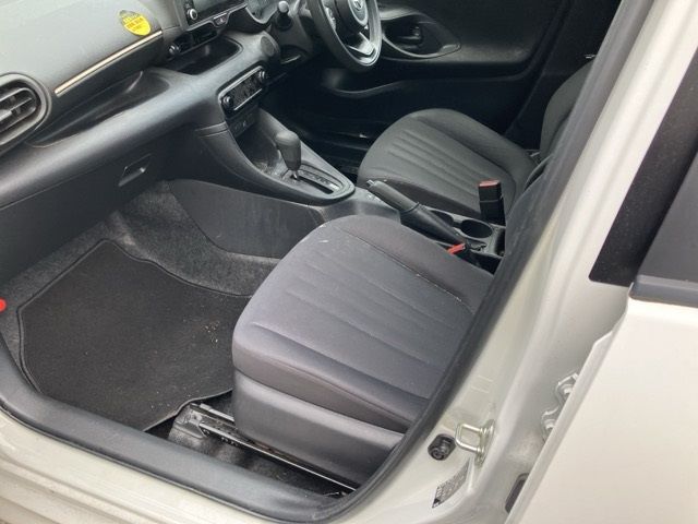 2023 Toyota Yaris ハイブリッド X auction photo 9