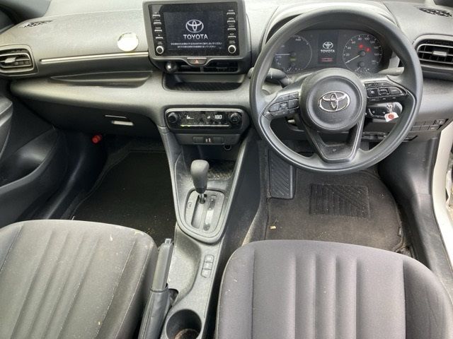 2023 Toyota Yaris ハイブリッド X auction photo 4