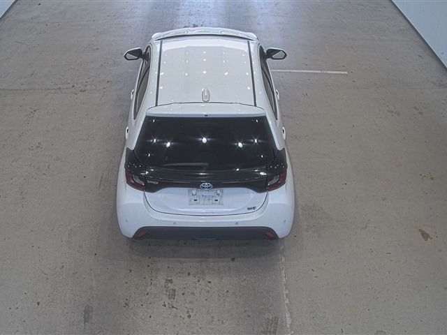 2023 Toyota Yaris ハイブリッド X auction photo 3