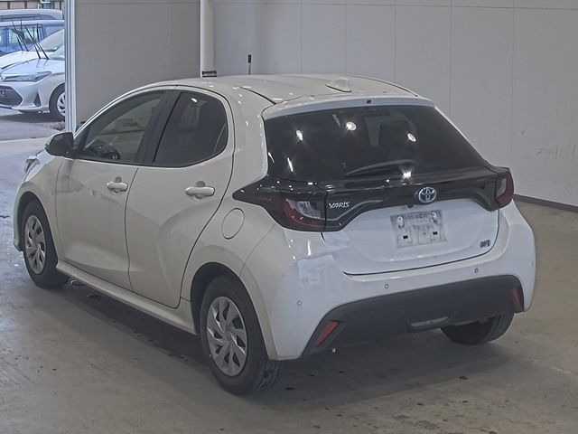 2023 Toyota Yaris ハイブリッド X auction photo 2