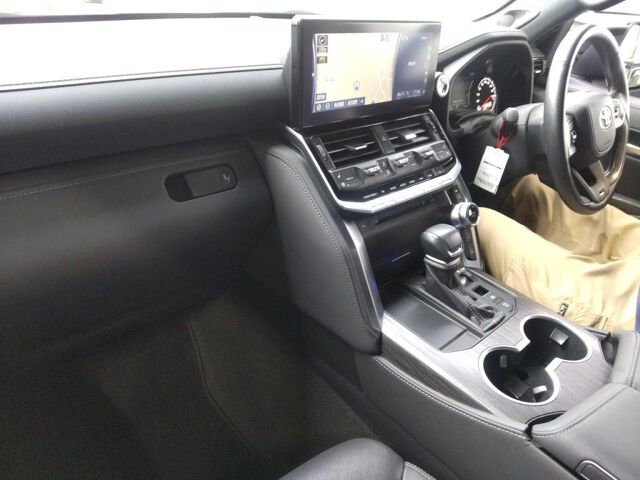 2024 Toyota Land Cruiser GR Sport 4WD auction photo 3