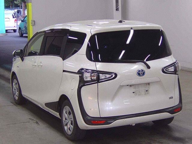 2019 Toyota Sienta HV ファンベースX auction photo 2