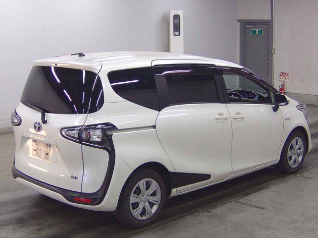 2019 Toyota Sienta HV ファンベースX auction photo 5