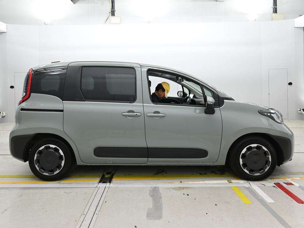 2024 Toyota Sienta ハイブリッドZ auction photo 3