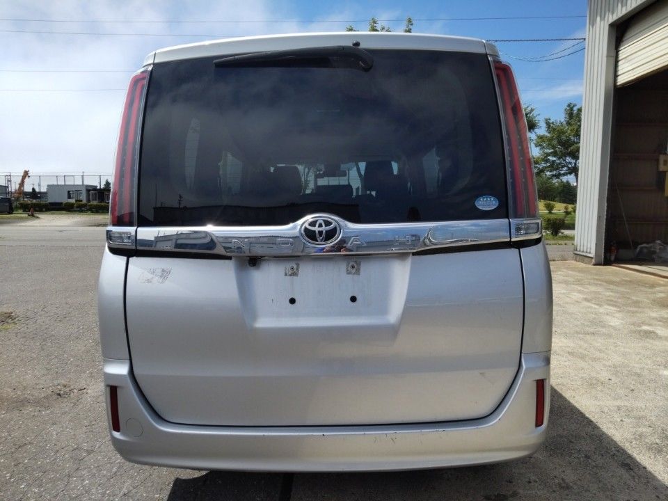 2019 Toyota Noah auction photo 5