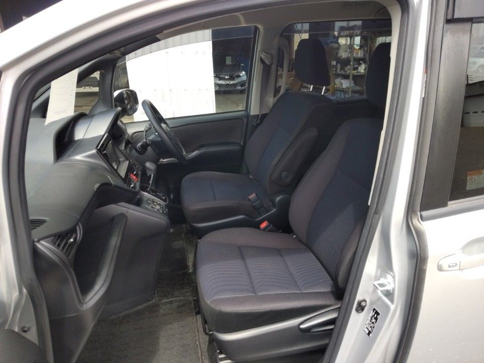 2019 Toyota Noah auction photo 16