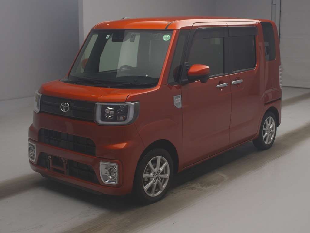 2021 Toyota ピクシスメガ L SA III Japan auction vehicle