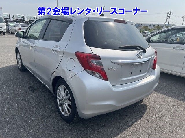 2015 Toyota Vitz U auction photo 2