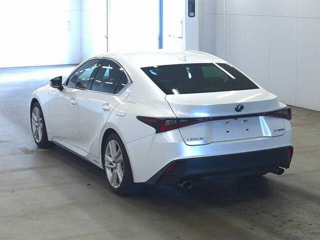 2021 Lexus IS IS300H auction photo 2