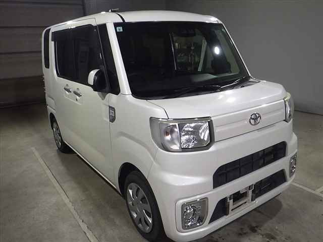 2019 Toyota ピクシスメガ D SA III auction photo 3