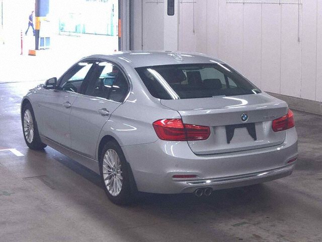 2017 BMW 3 Series 320D Luxury auction photo 2