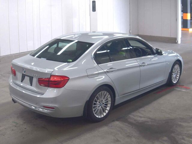 2017 BMW 3 Series 320D Luxury auction photo 5