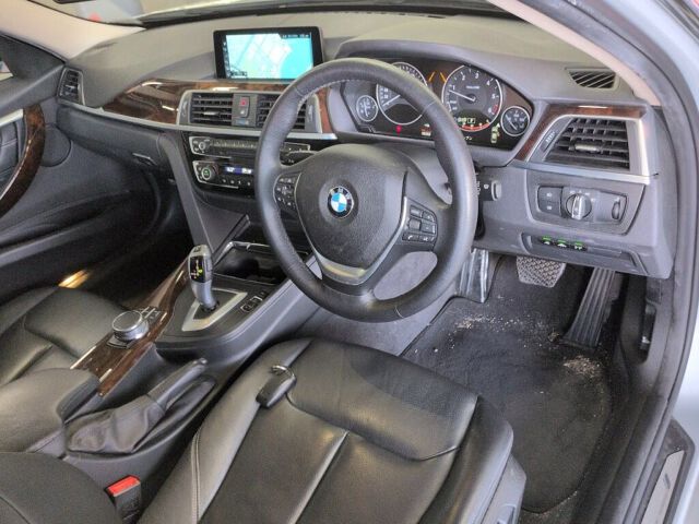 2017 BMW 3 Series 320D Luxury auction photo 3