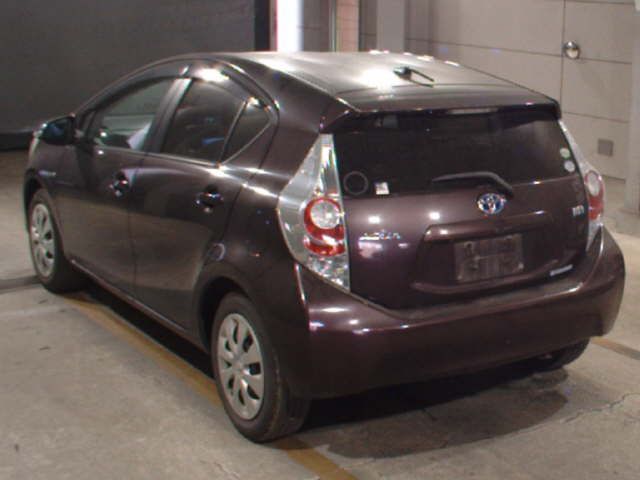 2014 Toyota Aqua S auction photo 2