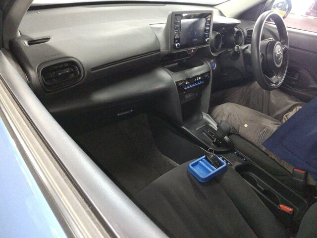2022 Toyota Yaris Cross Hybrid X auction photo 3