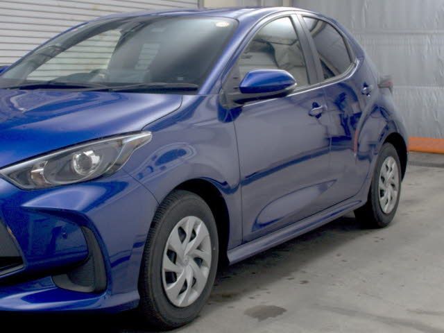 2021 Toyota Yaris ハイブリッドX auction photo 4