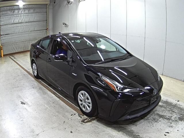 2019 Toyota Prius S Japan auction vehicle