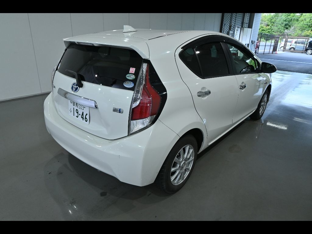 2016 Toyota Aqua S Style Black auction photo 2