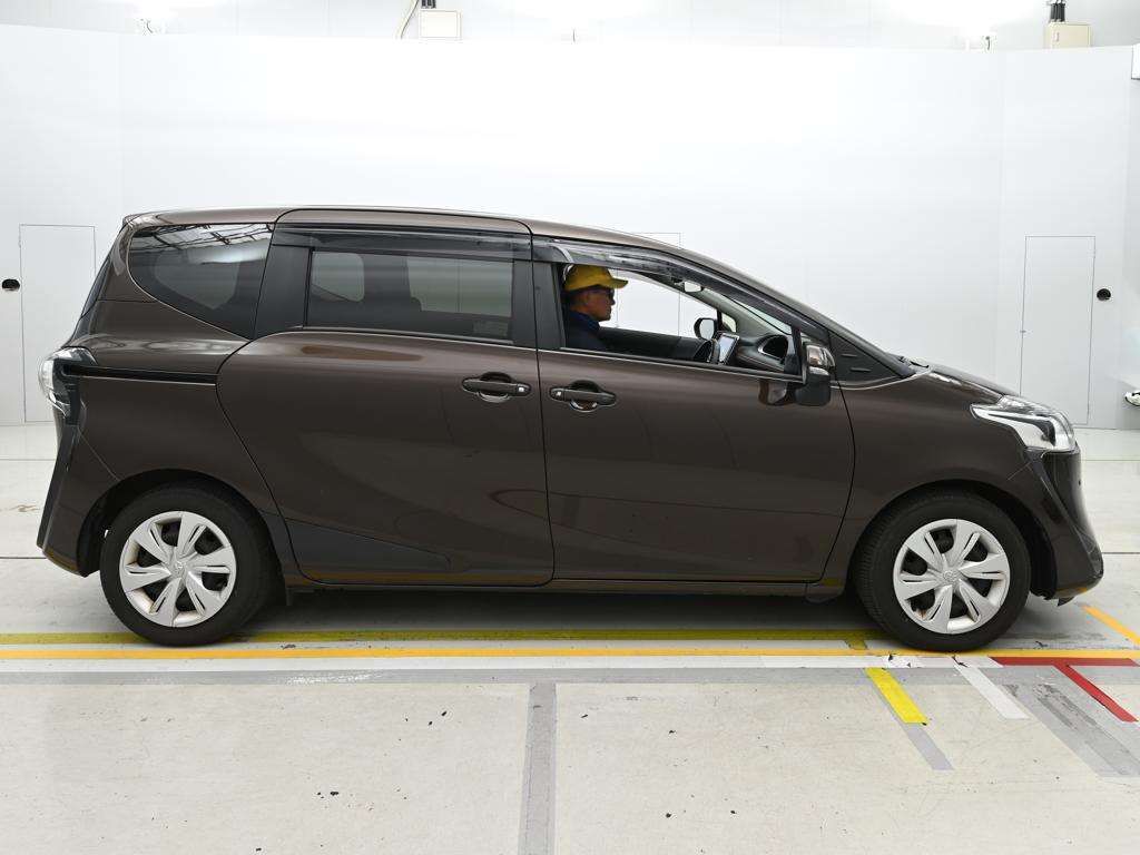 2022 Toyota Sienta Fanbase G auction photo 3