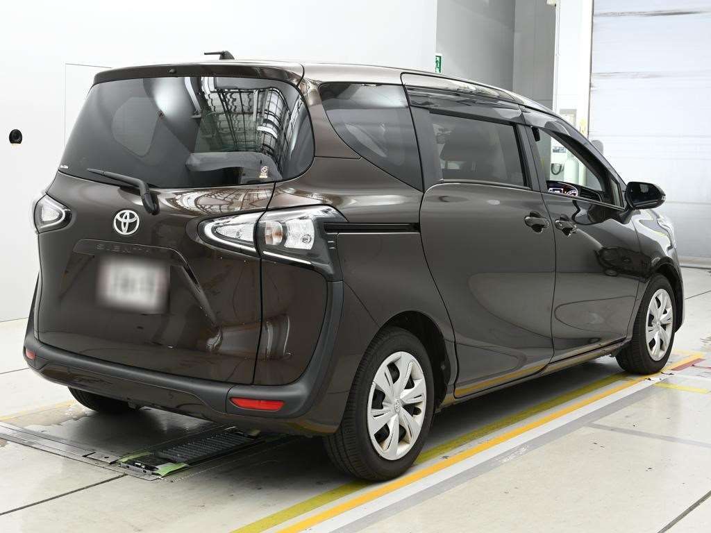 2022 Toyota Sienta Fanbase G auction photo 2