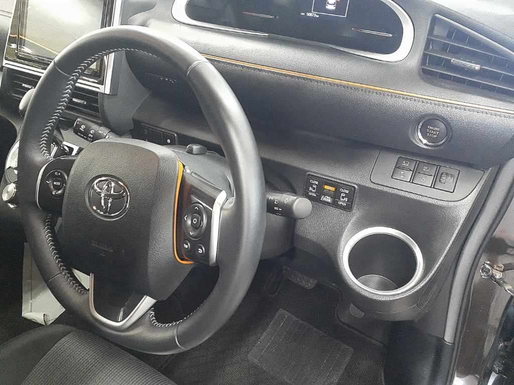 2022 Toyota Sienta Fanbase G auction photo 9