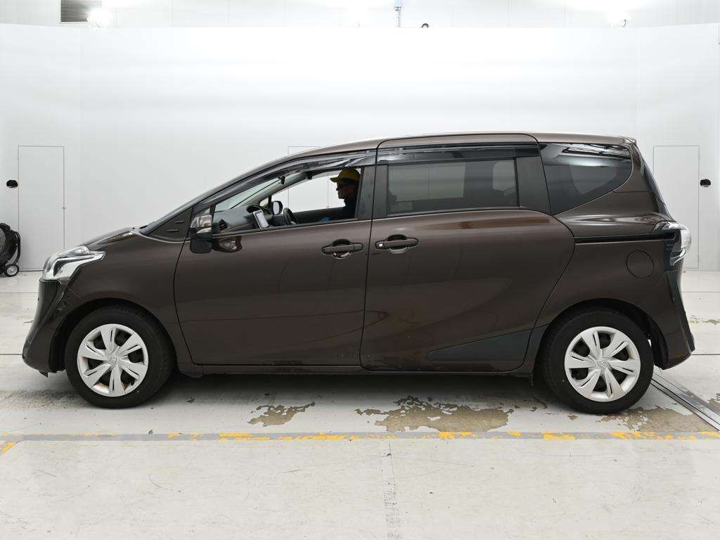 2022 Toyota Sienta Fanbase G auction photo 4