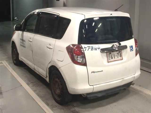 2010 Toyota Ractis auction photo 2