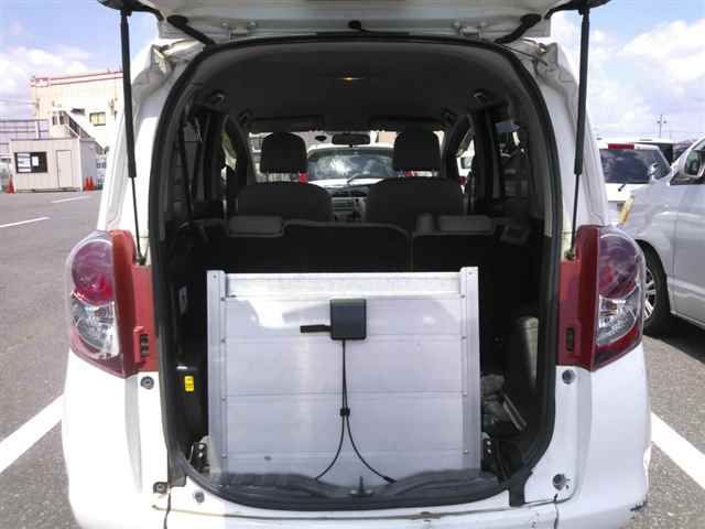 2010 Toyota Ractis auction photo 10