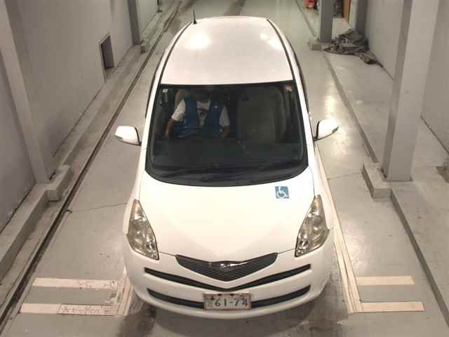 2010 Toyota Ractis auction photo 6
