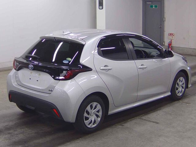 2021 Toyota Yaris ハイブリッドX auction photo 5