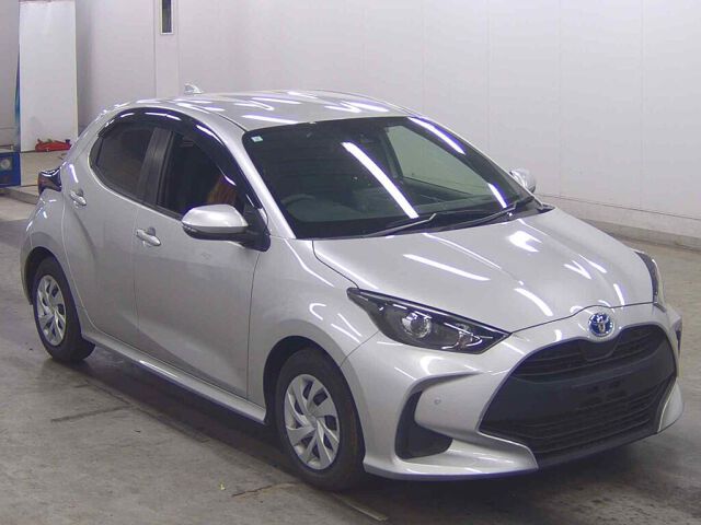 2021 Toyota Yaris ハイブリッドX Japan auction vehicle