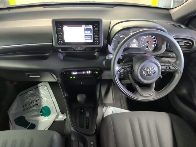 2021 Toyota Yaris ハイブリッドX auction photo 3