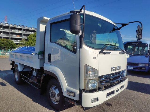 Japan Auction Vehicles 8 2014 Isuzu Forward ダンプ auction photo