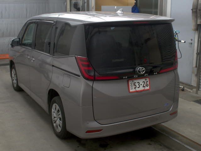 2022 Toyota Noah 4WD X 8ニン auction photo 2