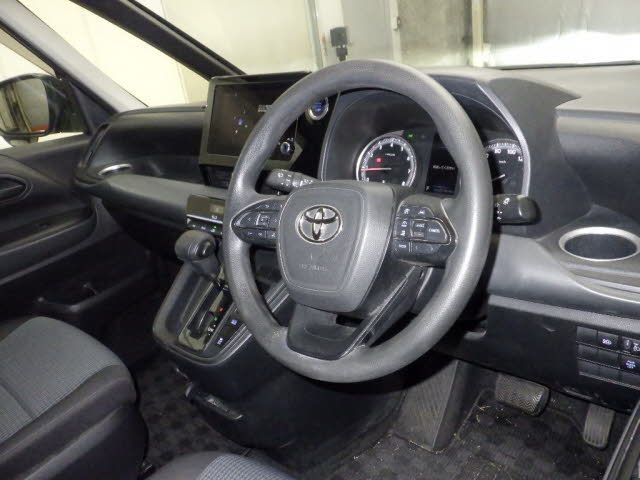 2022 Toyota Noah 4WD X 8ニン auction photo 3